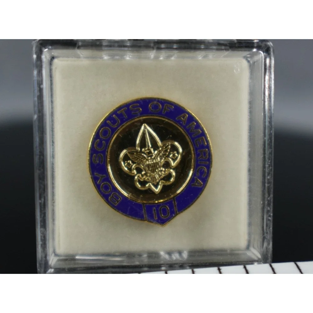 Boy Scouts of America Lapel Pin 10 Year Anniversary Emblem Gold Tone Blue Enamel